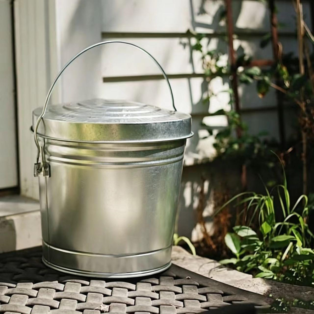 6 Gallon Galvanized Steel Locking Lid Storage Can F177840